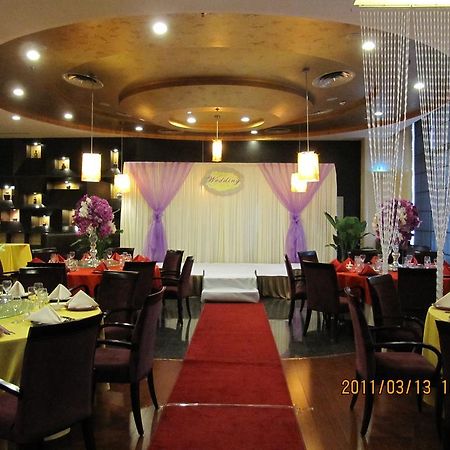 Holiday Inn Central Plaza Pechino Esterno foto