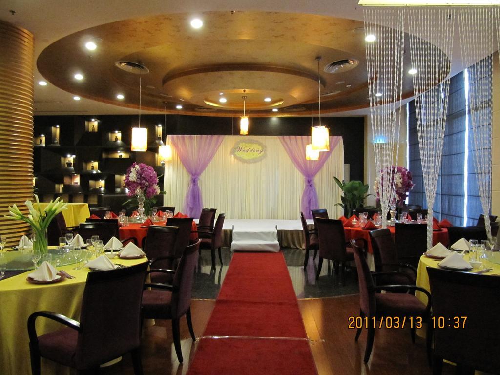 Holiday Inn Central Plaza Pechino Esterno foto